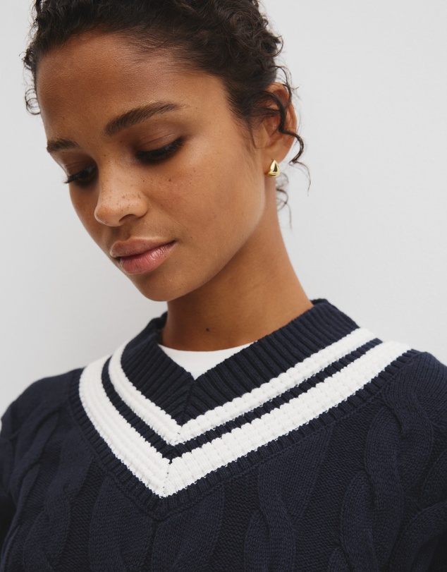 Country Road - V-neck Cable Knit