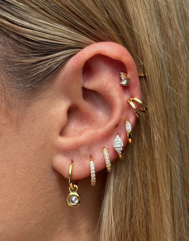 Izoa - Ali Huggie Earrings