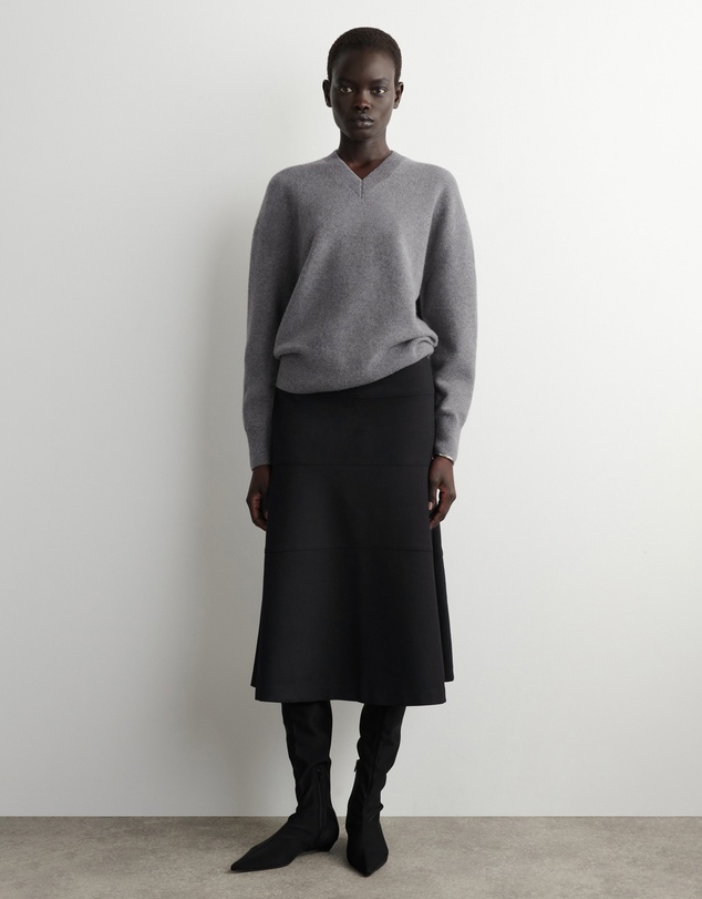 COS - Rounded Wool V-Neck Jumper
