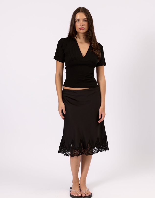Style Addict - The Lace Skirt