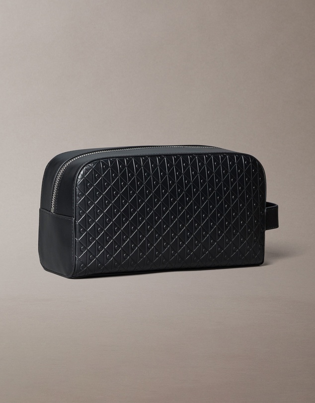 Calvin Klein - Embossed Emblem Washbag
