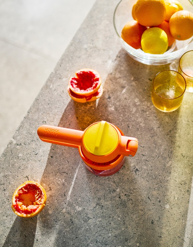 Joseph Joseph - JuiceMax™ Plus Dual-Action Orange Citrus Press with Measuring Cup