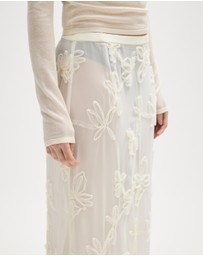 Minima Esenciales - Maelle Floral Applique Midi Skirt