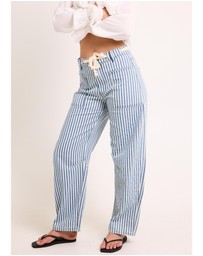 Subtitled - Laila Low Barrel Denim Jeans