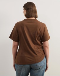Atmos&Here Curvy - Emi Asymmetric Hem T-Shirt