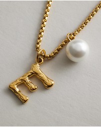 Zahar - Pearl Letter E Necklace