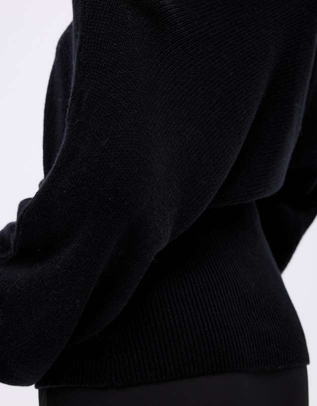 Minima Esenciales - Oriel Off Shoulder Knit Top