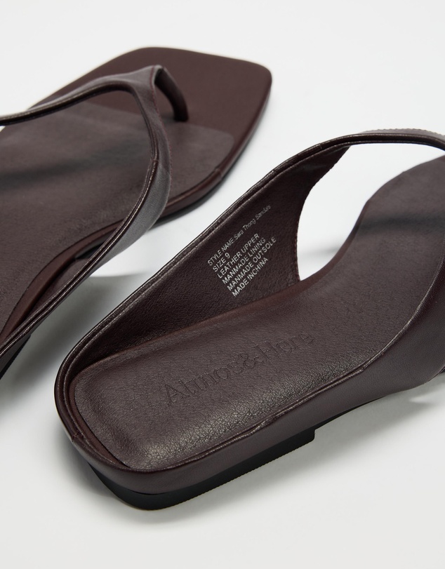 Atmos&Here - Sara Leather Thong Sandals