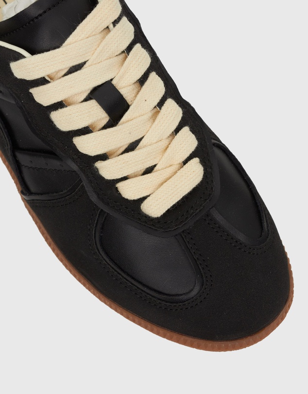 Betts - June Low-Top Sneakers