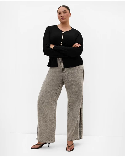 City Chic - Plus size Bella Brooch Rib Top - black