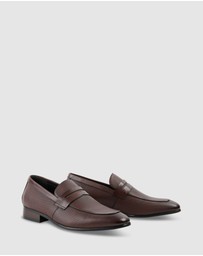 yd. - Beau Textured Loafer