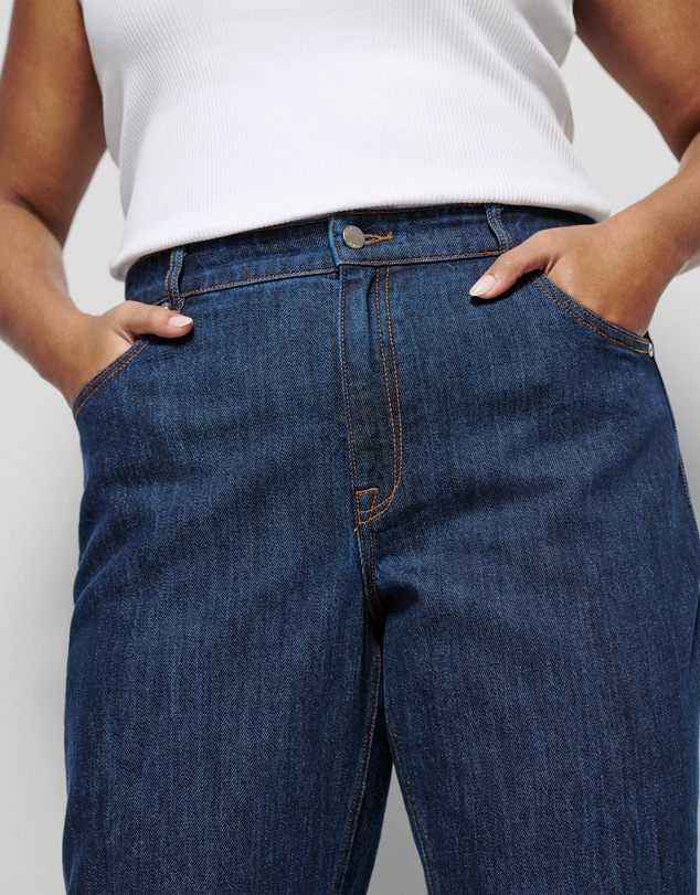 Commonry - The High Rise Crop Girlfriend Jean