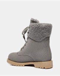 EVERAU - Australian Shepherd Ugg Mina Cow Suede Upper Martens