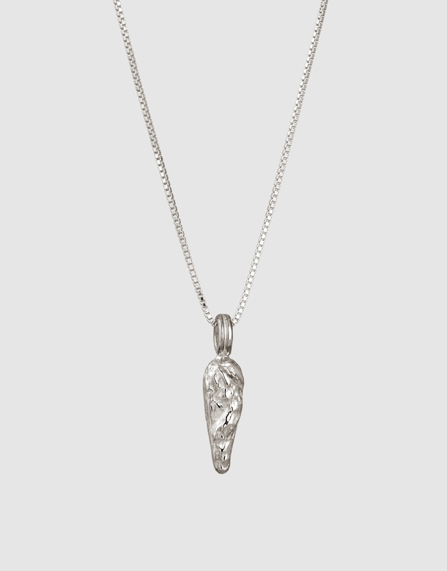 Kuzzoi - ICONIC EXCLUSIVE - Hammered Shield Pendant Necklace in 925 Silver