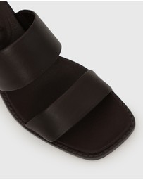 Betts - Wider Fit Prince Leather Block Heel Mules