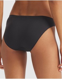 adidas Sportswear - 3 Pack Active Seamless Hipster Bikini Brief Underwear