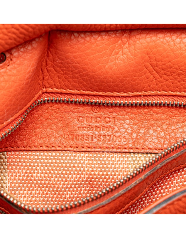 Pre-Loved by Azura Reborn - Pre-Loved gucci Elegant Leather Handbag with Top Handle and Shoulder Strap