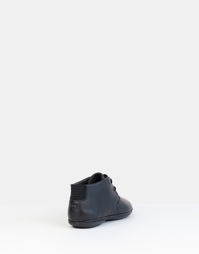 Camper - Right Nina