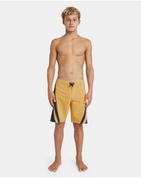 Billabong - Boys 8 to 16 Fluid 2K Pro Boardshorts
