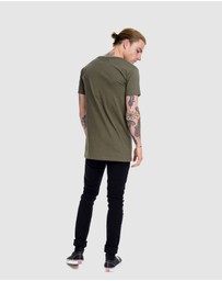 DVNT - Deluxe Tee