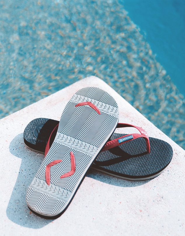 Boomerangz Footwear - Men's Black/Grey Thongs with arch support and 2 x interchangeable straps