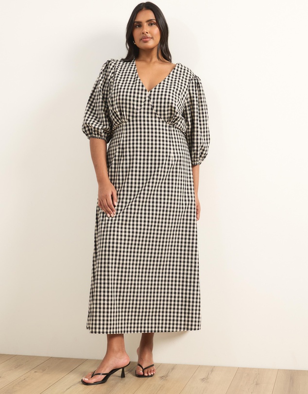 Atmos&Here Curvy - Molli V-Neck Short Sleeve Midi Dress