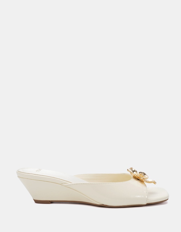 Novo - Willodean-With Trim Wedges