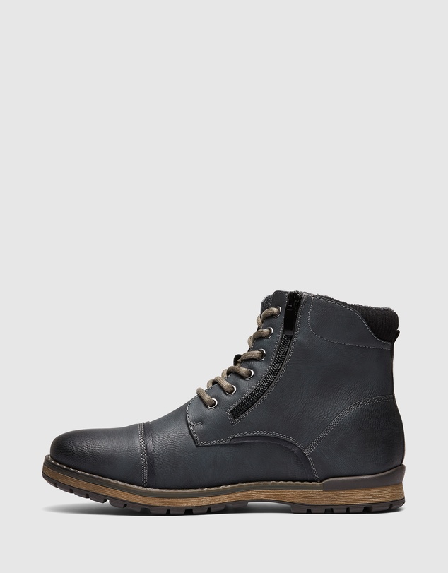 Uncut - Marlboro Boots