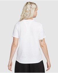 Nike - Sportswear Club Essentials T-Shirt