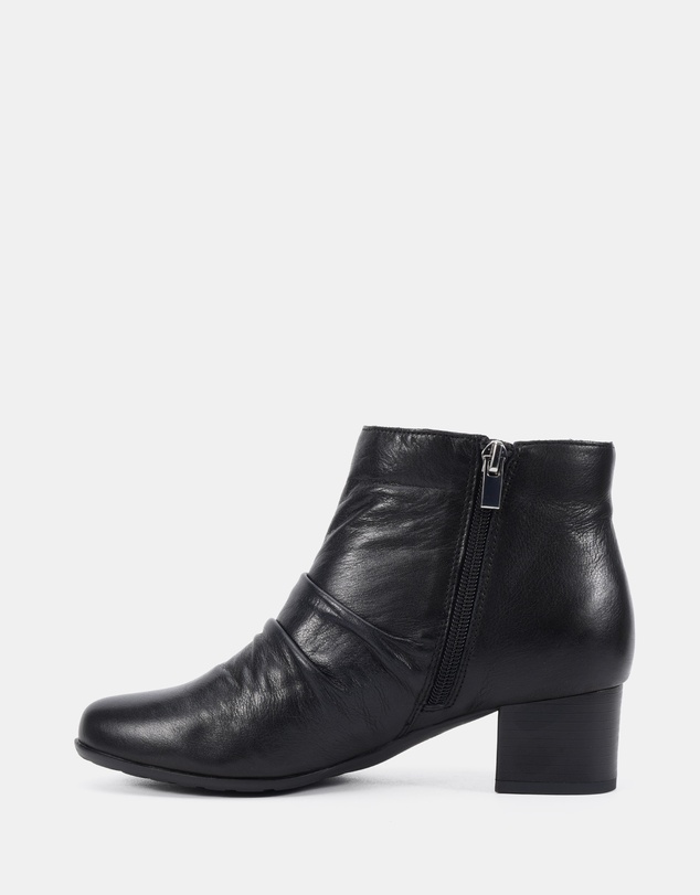 Clarks - Shift Black