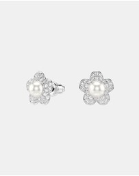 Swarovski - Ariana Grande x Swarovski Stud Earrings, Crystal Pearl, Round Cut, Flower, White, Rhodium Plated