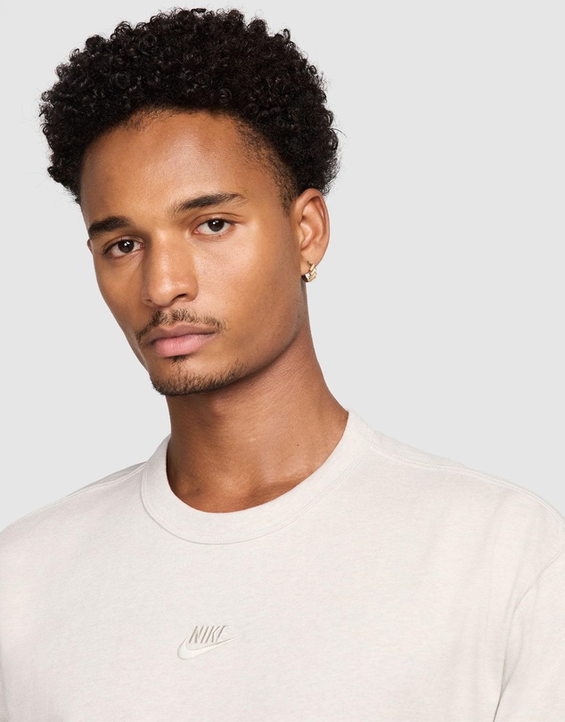 Nike - Sportswear Premium Essentials T-Shirt