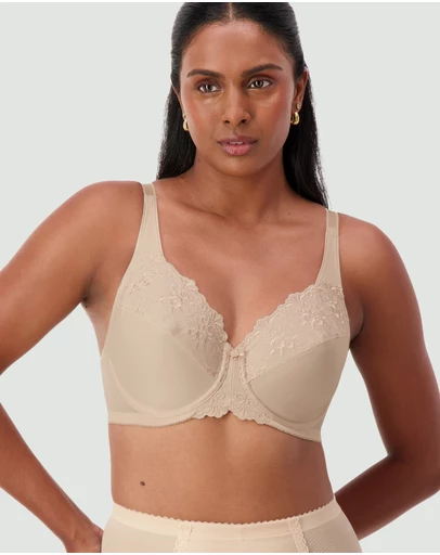Triumph - Embroidered Minimiser Bra
