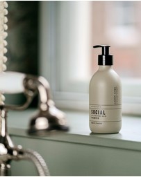 Larry King Haircare - Social Life Shampoo Bottle