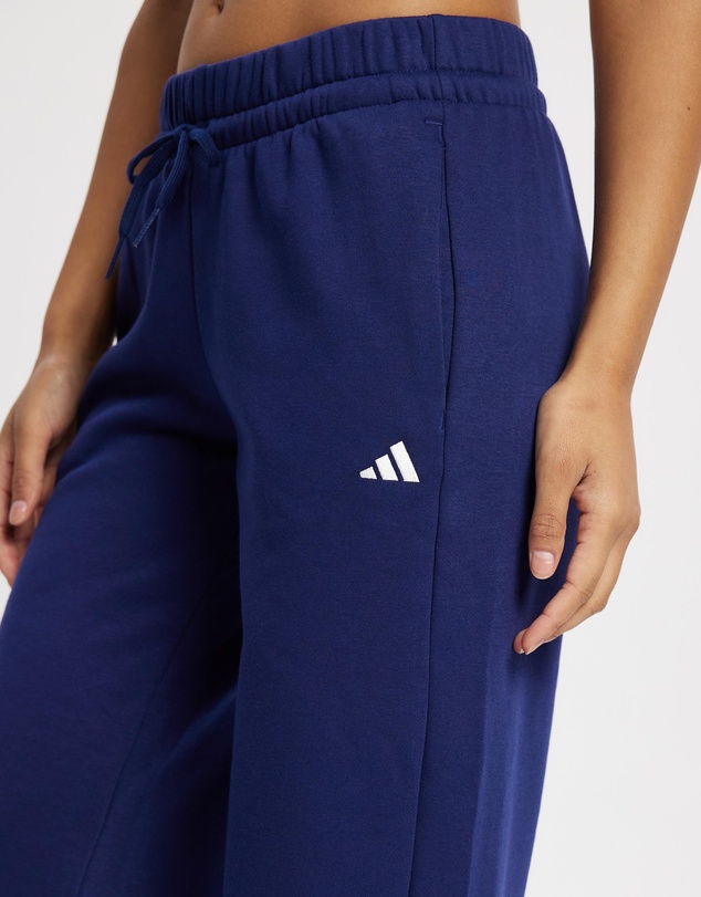 adidas Sportswear - Essentials Small Logo Feel Cozy Open-Hem Joggers