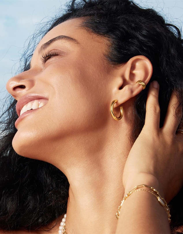 Ania Haie - Ania Haie Gold Classic Tube Medium Huggie Hoop Earrings