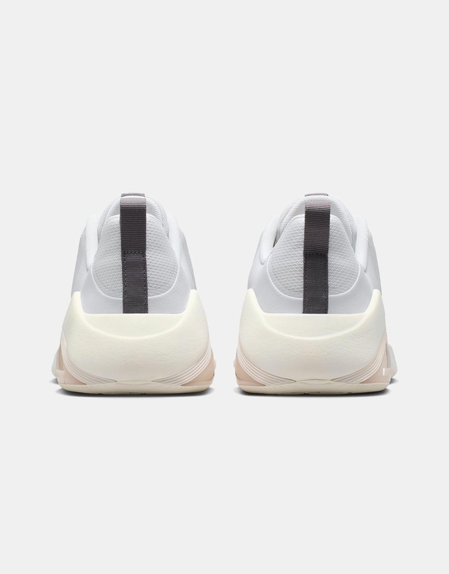 Nike - Bella 7 - Women's