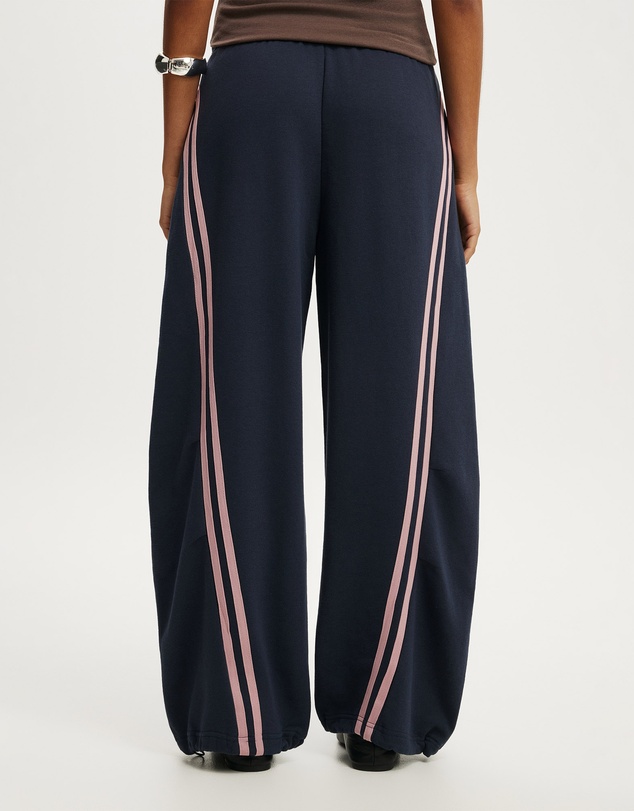 Cotton On - Contrast Barrel Leg Sweatpant