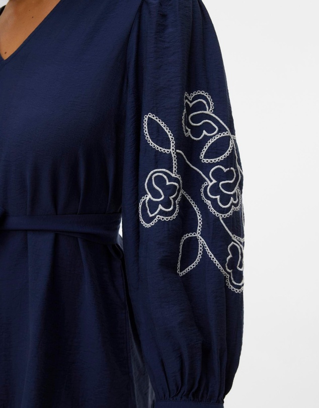 Vero Moda - Anya Embroidered Top