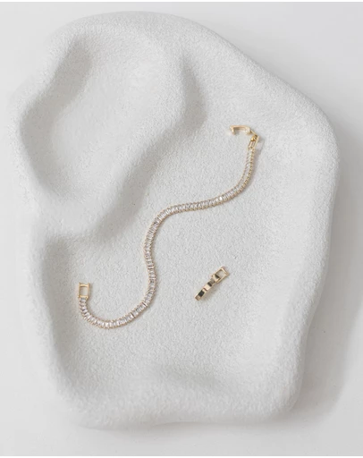 The White Collection - Sidney Bracelet - Baguette Gold Tennis Bracelet
