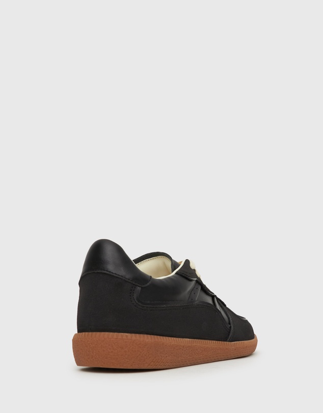 Betts - June Low-Top Sneakers