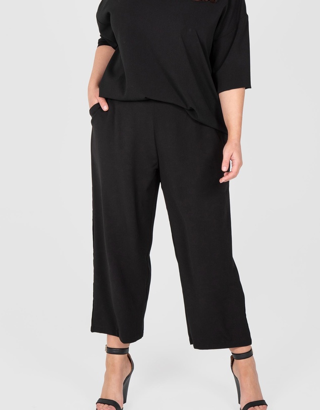 Love Your Wardrobe - Livia Crop Straight Leg Pants