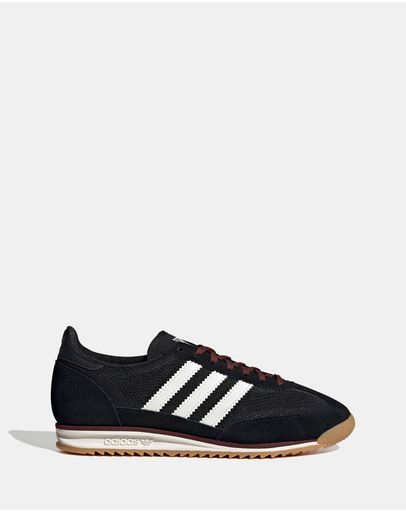 Core Black, Off White & Gum 1