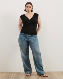 Atmos&Here Curvy - Savannah V Neck Ruched Top