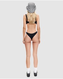 Lioness - Lila Bottoms