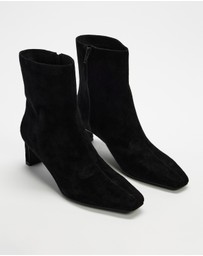 AERE - Isabel Heeled Leather Ankle Boots