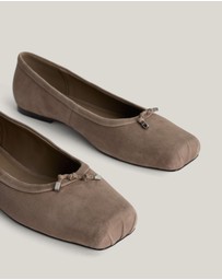 Witchery - Posy Flat
