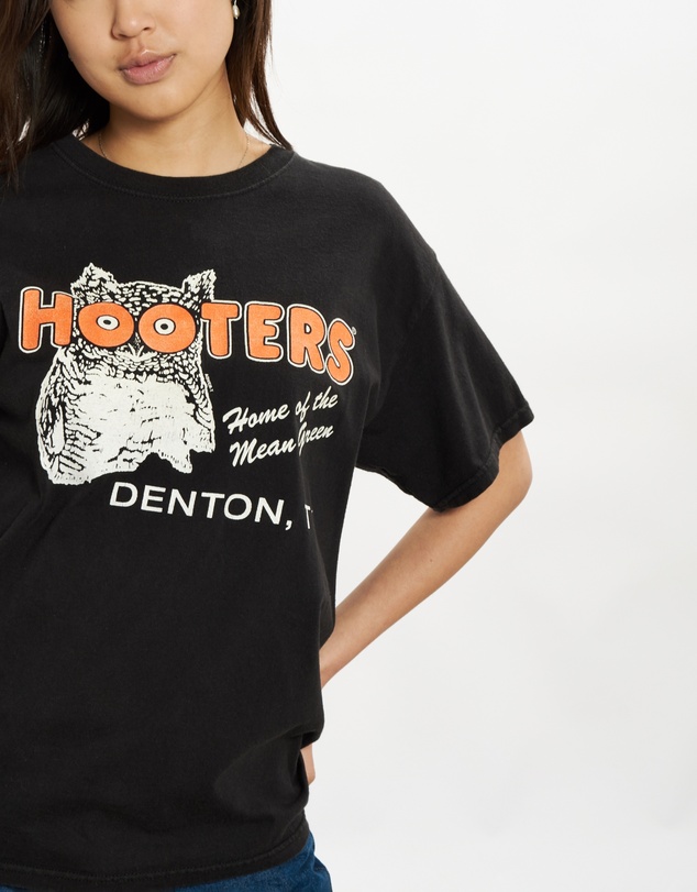 Vintage by The Real Deal - Pre Loved - Vintage Hooters Tee