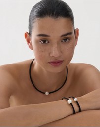 Najo - Coco Lagoon 10mm Pearl Bracelet - Black
