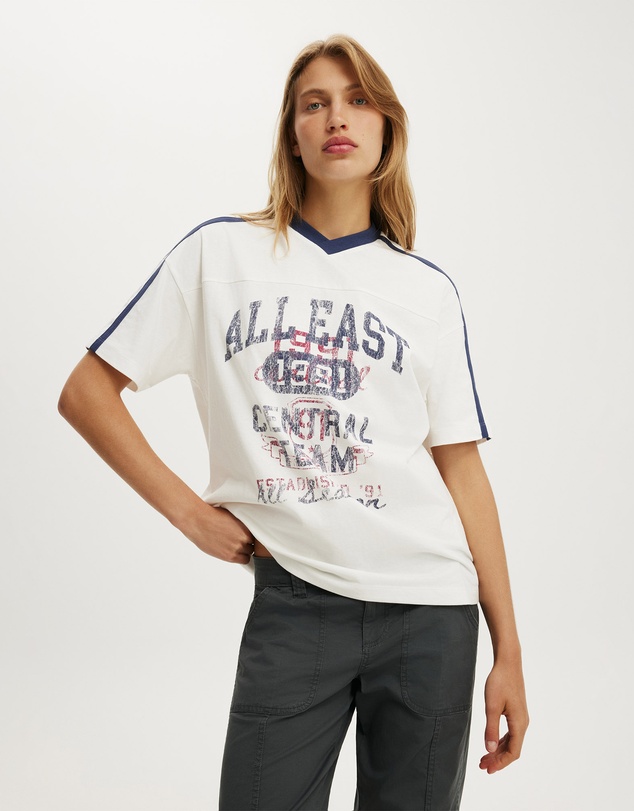 Cotton On - V Neck Oversized Graphic Tee